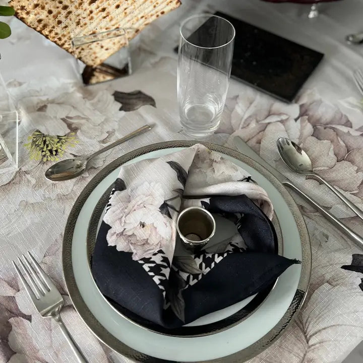 Peony Easy-Care Tablecloth