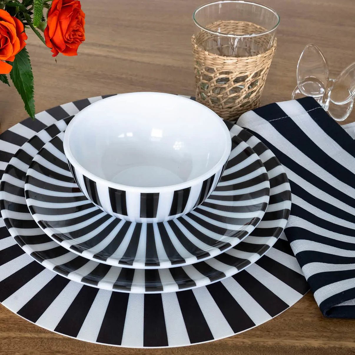Elizabeth Sutton Collection: Black & White Starburst Melamine Bowl Set