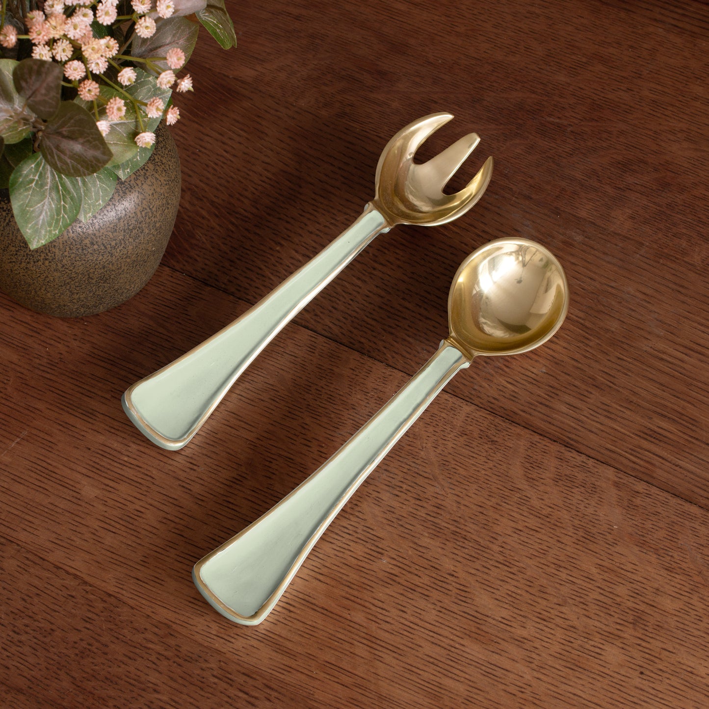 ENCANTO Soho Salad Servers - Pistachio