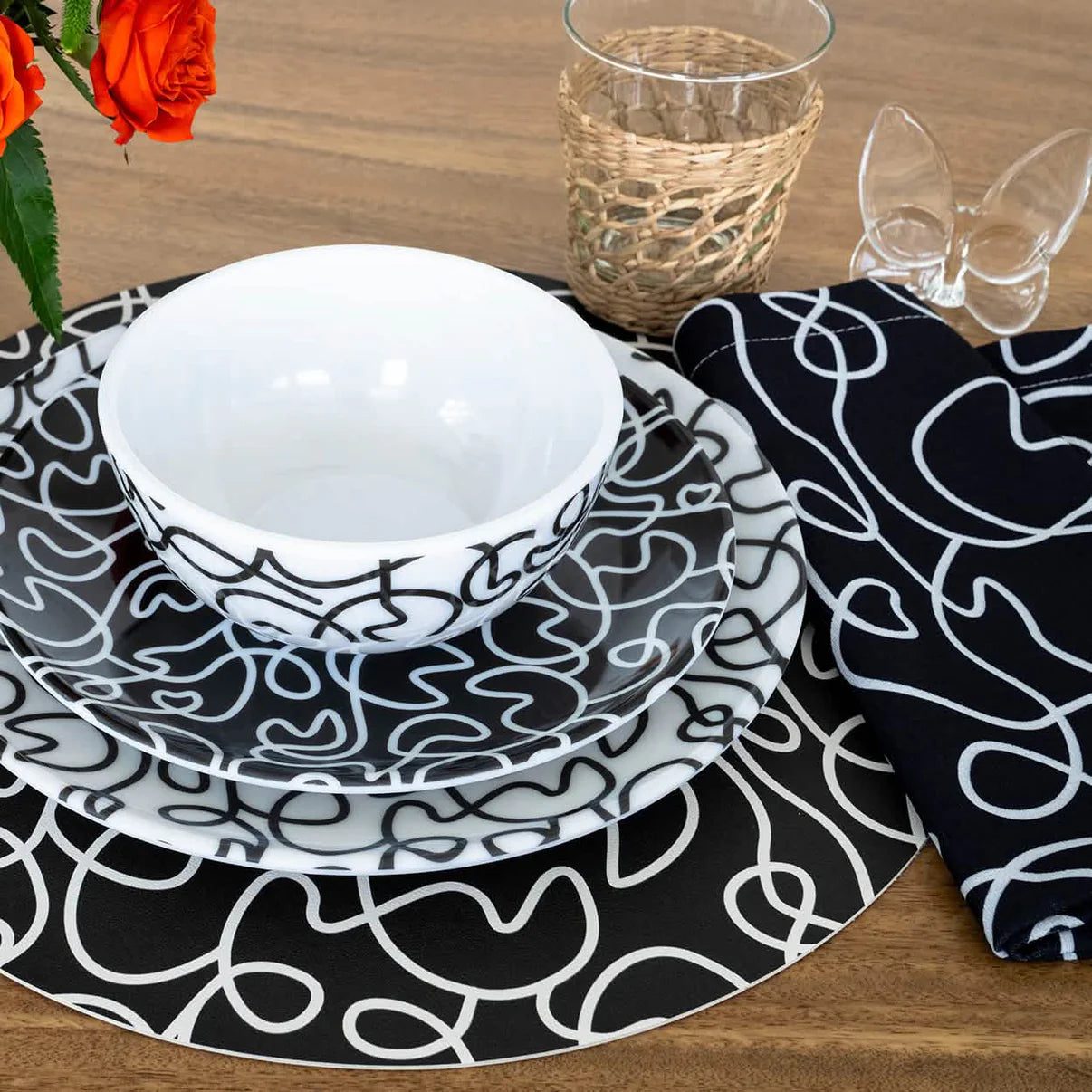 Elizabeth Sutton Collection: Black & White Squiggly Dinner Plate Set